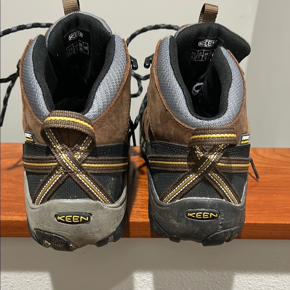 Women's Keen Brown Hiking Boots - Picture 3 of 4